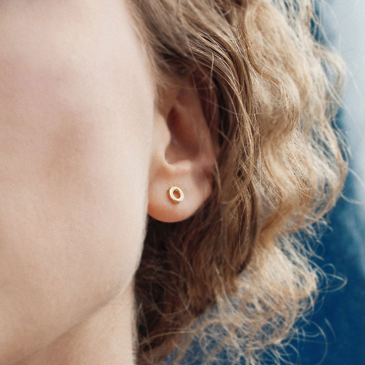 gold circle earrings
